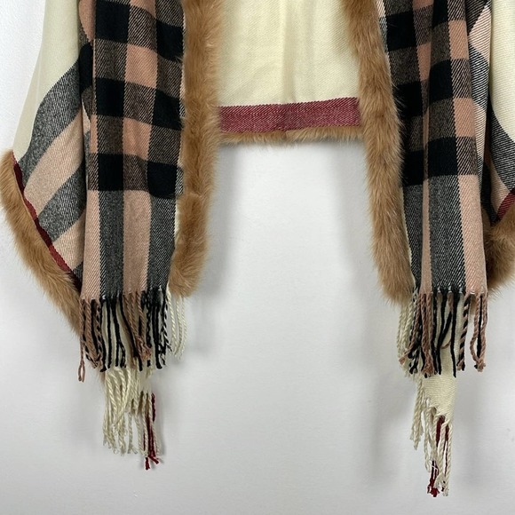 Poncho Wrap Womens O/S Faux Fur Oversized Fringe Trim soft Plaid Style Wrap Coat - Picture 2 of 7